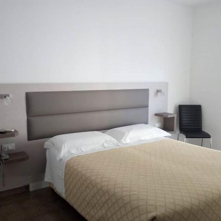 Il Girasole Hotel Terracina Bagian luar foto