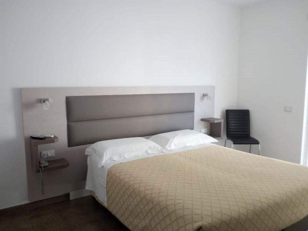 Il Girasole Hotel Terracina Bagian luar foto