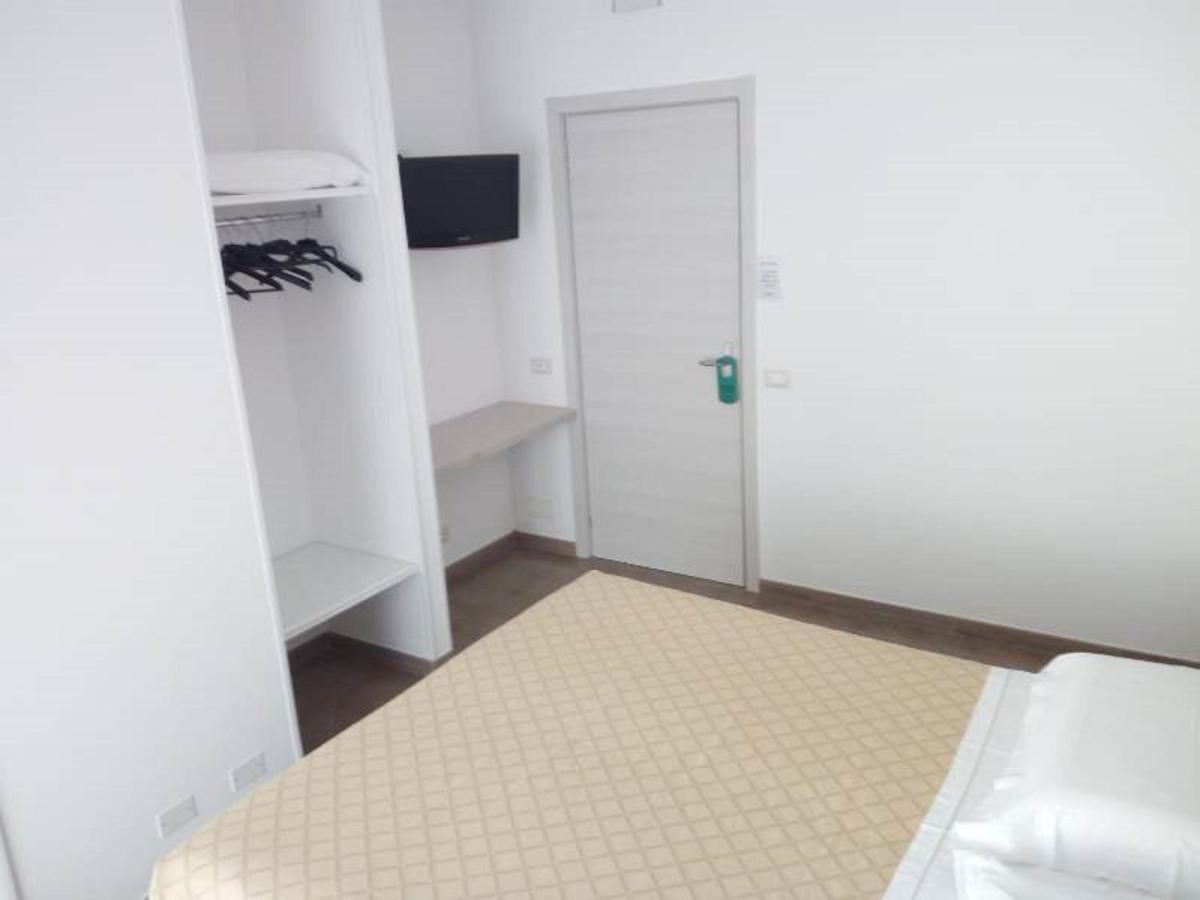 Il Girasole Hotel Terracina Bagian luar foto