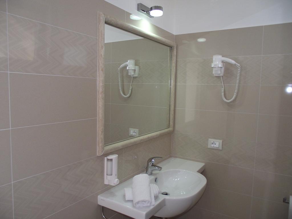 Il Girasole Hotel Terracina Ruang foto