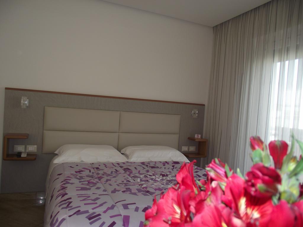 Il Girasole Hotel Terracina Bagian luar foto